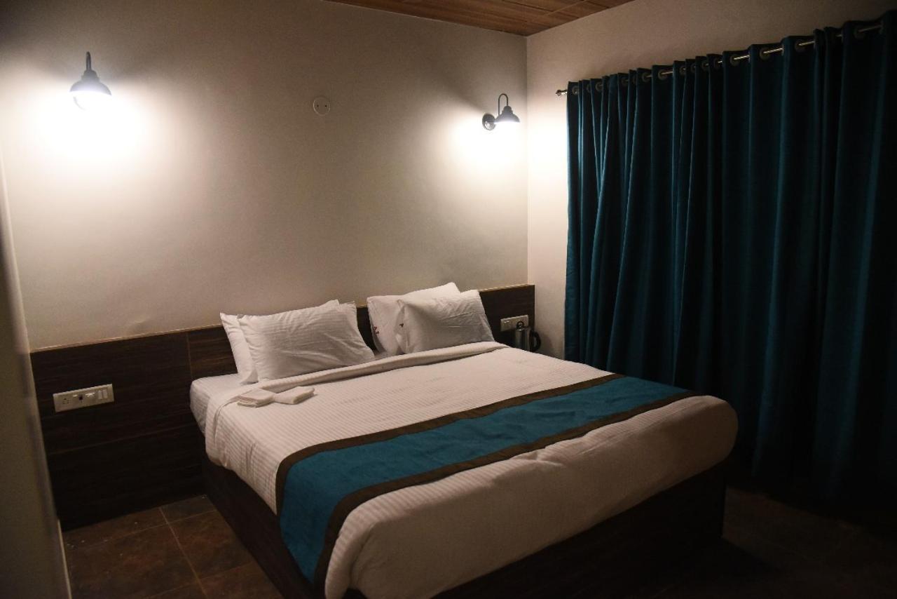 Dāpoli Feet Up Amaranth Resort חדר תמונה